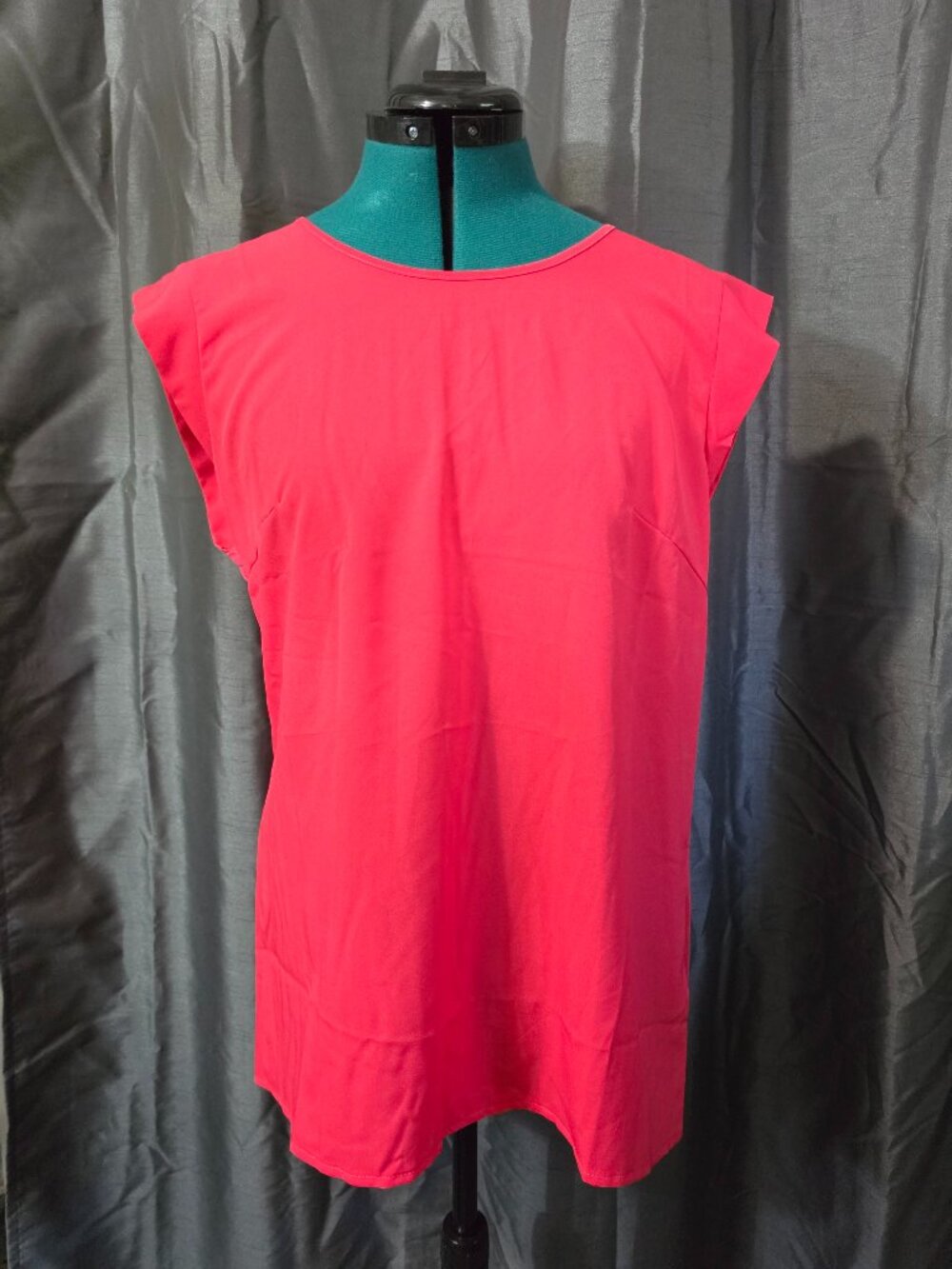 French Connection Crepe Light Cap Sleeve Top in Azalea - Size Large